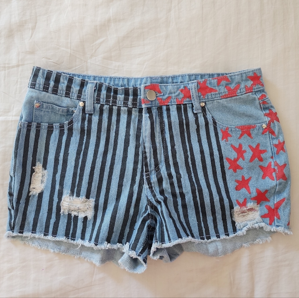 Birds of Prey Harley Quinn Stars & Stripes Raw Hem Shorts​